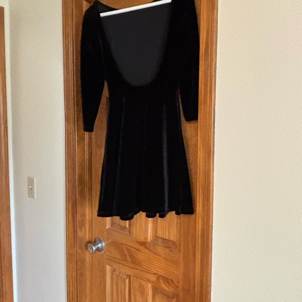Elegant Black Velvet Dress - Picture 8 of 14